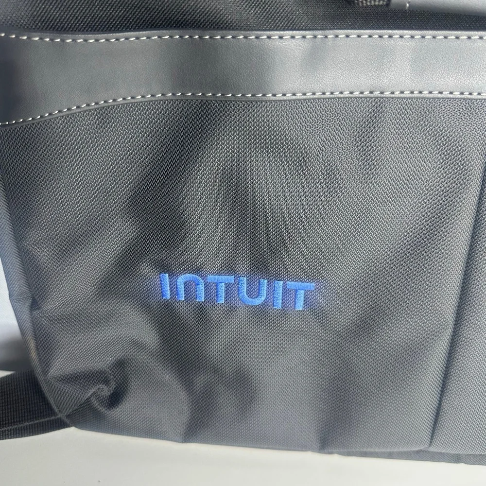 New Targus Black Laptop Slim Shoulder Briefcase (TSS898) up to 15.6-inch Laptops